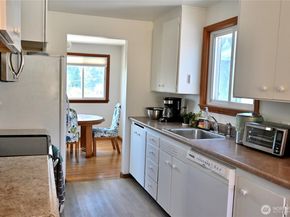 9417 38th Avenue S, Seattle WA 98118