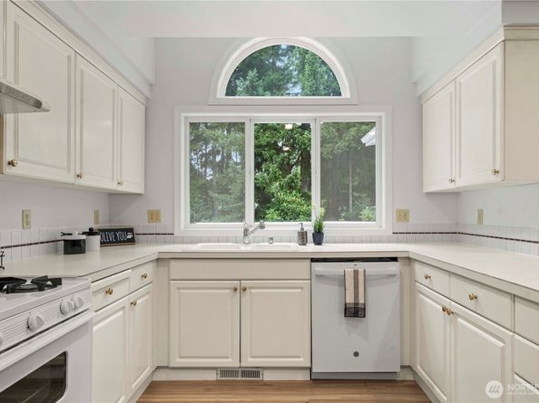 12759 Plateau Cir NW, Silverdale WA 98383