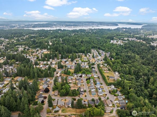 280 Flower Meadows Street, Port Orchard WA 98366