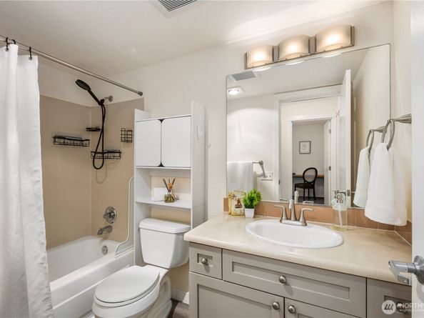 9805 Avondale Road NE L238, Redmond WA 98052