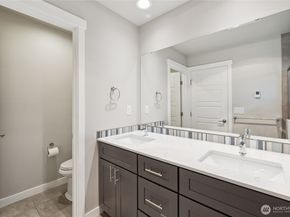 19225 Damson Road C2, Lynnwood WA 98036