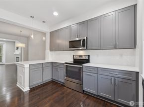 19225 Damson Road C2, Lynnwood WA 98036