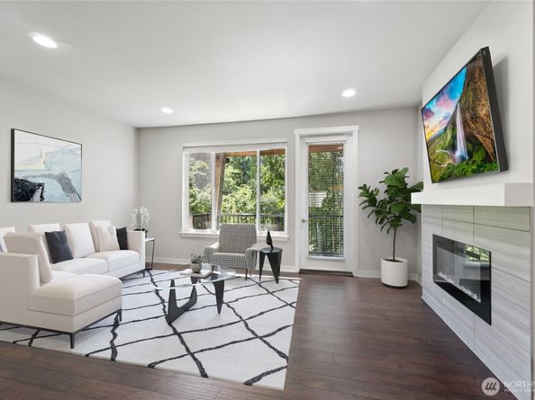 19225 Damson Road C2, Lynnwood WA 98036