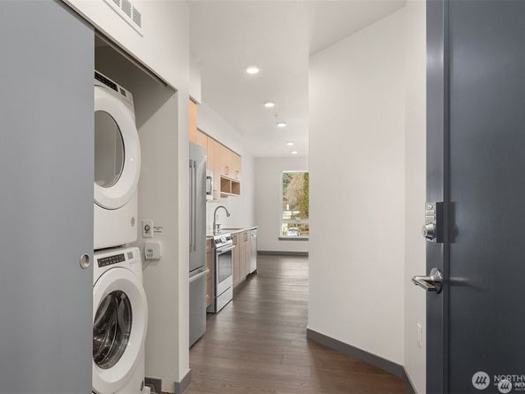 11903 NE 128th Street 205, Kirkland WA 98034