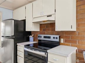 10637 Glen Acres Drive S 10637, Seattle WA 98168