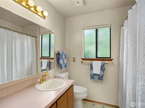 10637 Glen Acres Drive S 10637, Seattle WA 98168