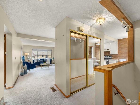 10637 Glen Acres Drive S 10637, Seattle WA 98168