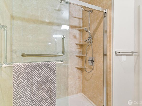 15100 6th Avenue SW 420, Burien WA 98166