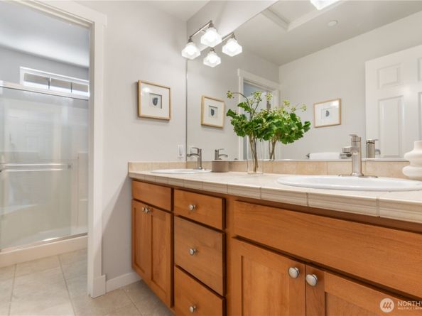 1913 16th Lane NE 1913, Issaquah WA 98029