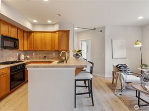 1913 16th Lane NE 1913, Issaquah WA 98029