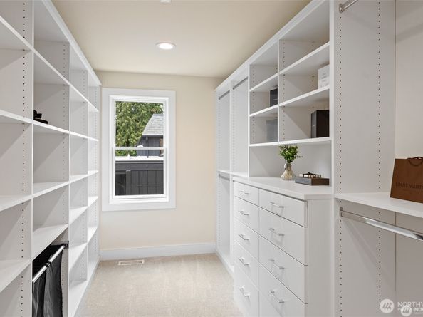 13327 Holmes Point Drive NE, Kirkland WA 98034