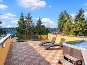 13327 Holmes Point Drive NE, Kirkland WA 98034