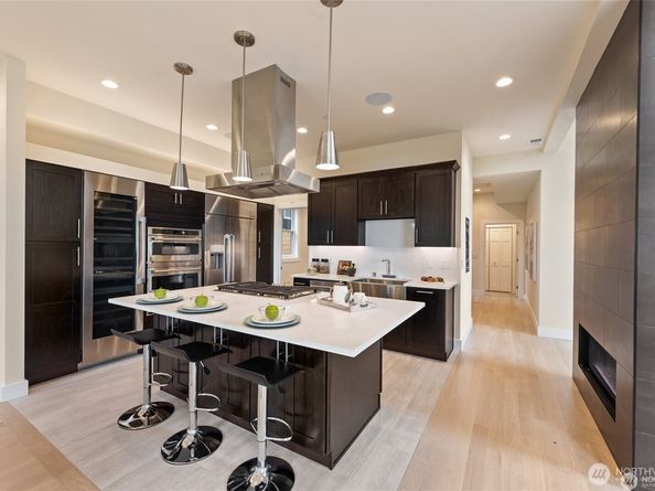 13327 Holmes Point Drive NE, Kirkland WA 98034