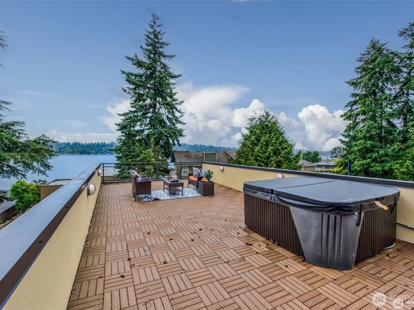 13327 Holmes Point Drive NE, Kirkland WA 98034
