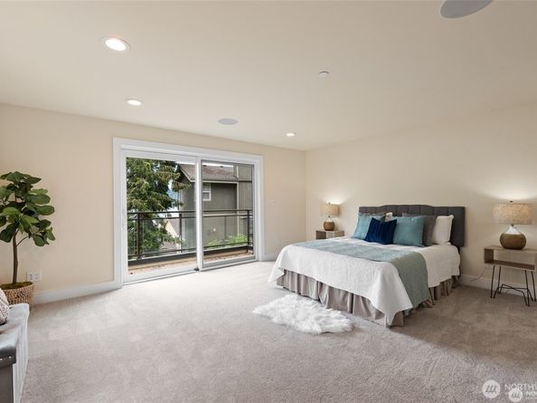 13327 Holmes Point Drive NE, Kirkland WA 98034