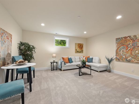 13327 Holmes Point Drive NE, Kirkland WA 98034