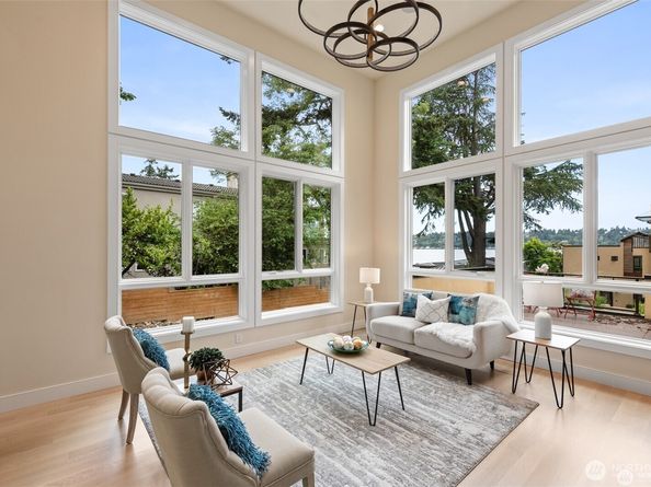 13327 Holmes Point Drive NE, Kirkland WA 98034