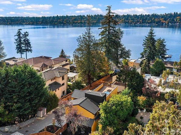 13327 Holmes Point Drive NE, Kirkland WA 98034