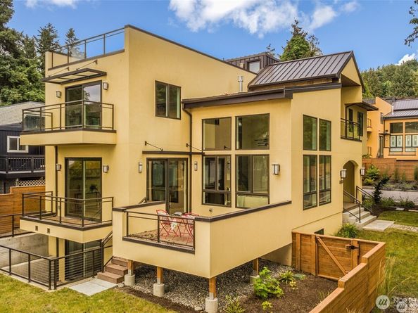 13327 Holmes Point Drive NE, Kirkland WA 98034