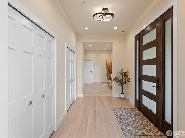 13327 Holmes Point Drive NE, Kirkland WA 98034