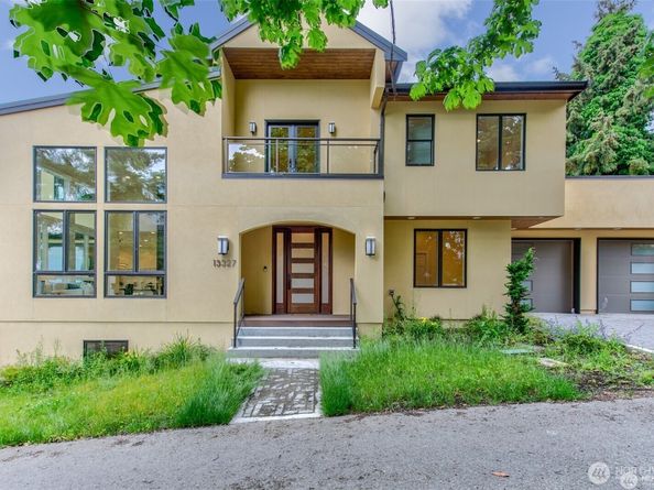 13327 Holmes Point Drive NE, Kirkland WA 98034