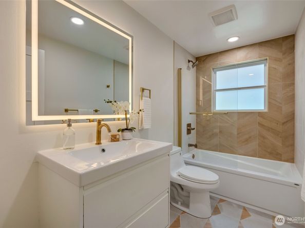 19010 12th Avenue NE, Shoreline WA 98155