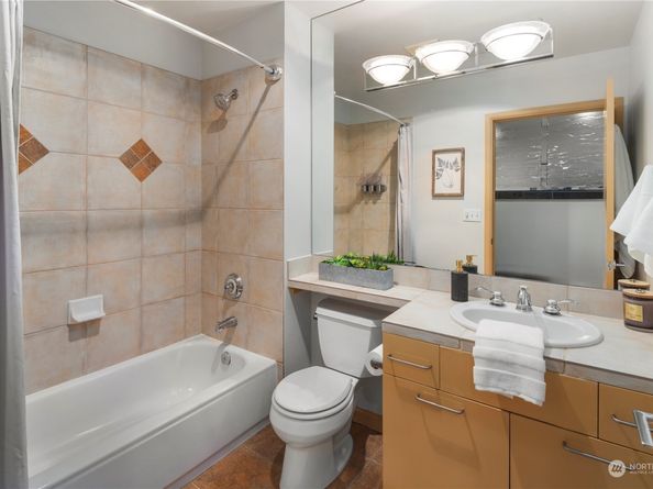 2319 1st Avenue 203, Seattle WA 98121