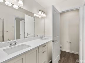619 238th Street SE B, Bothell WA 98021
