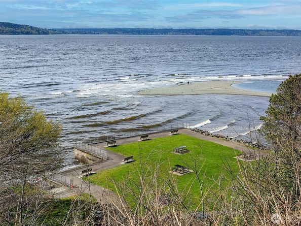 22218 5th Avenue S 101, Des Moines WA 98198