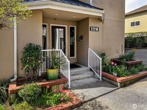 22218 5th Avenue S 101, Des Moines WA 98198