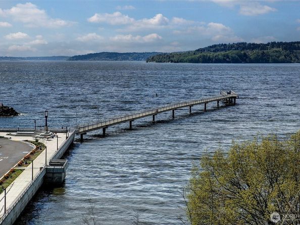 22218 5th Avenue S 101, Des Moines WA 98198