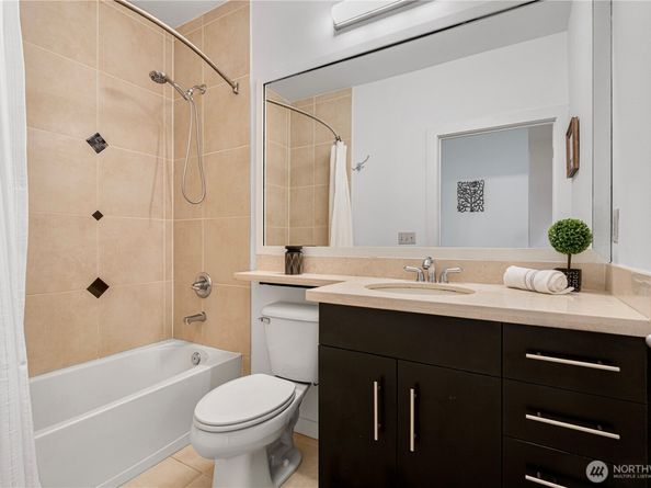 1026 NE 65th Street 418, Seattle WA 98115