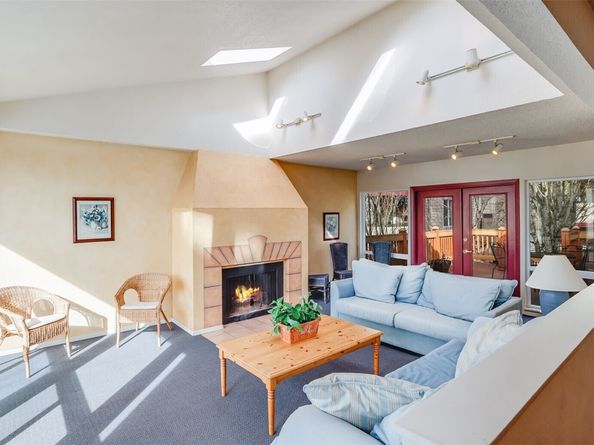 18100 15th Avenue NE C317, Shoreline WA 98155