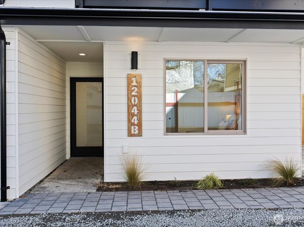 12044 Hiram Place NE B, Seattle WA 98125