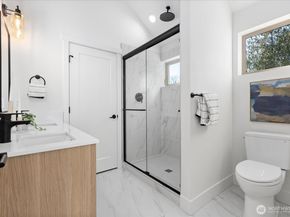 12044 Hiram Place NE B, Seattle WA 98125
