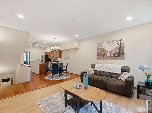 1047 215th Place SE, Bothell WA 98021