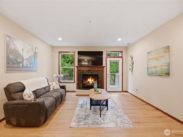 1047 215th Place SE, Bothell WA 98021