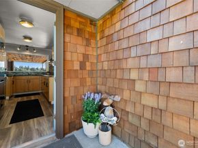 8829 SW Quartermaster Drive, Vashon WA 98070