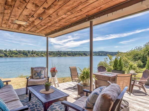 8829 SW Quartermaster Drive, Vashon WA 98070