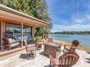 8829 SW Quartermaster Drive, Vashon WA 98070
