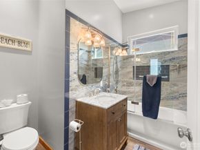 8829 SW Quartermaster Drive, Vashon WA 98070