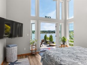 8829 SW Quartermaster Drive, Vashon WA 98070