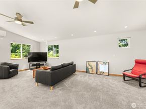8829 SW Quartermaster Drive, Vashon WA 98070