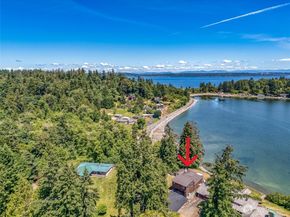 8829 SW Quartermaster Drive, Vashon WA 98070