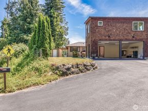 8829 SW Quartermaster Drive, Vashon WA 98070