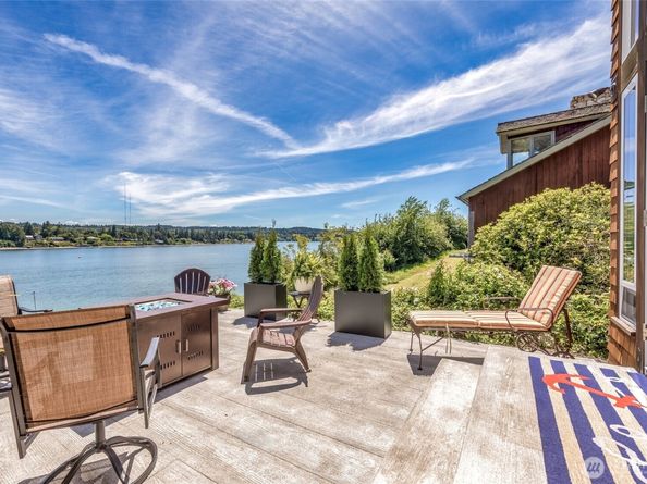 8829 SW Quartermaster Drive, Vashon WA 98070