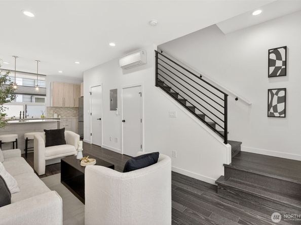 945 NW 56th Street, Seattle WA 98107