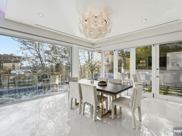 31A Casta Lane, Edgewater NJ 07020