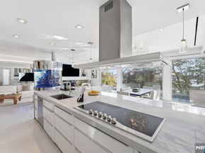 31A Casta Lane, Edgewater NJ 07020