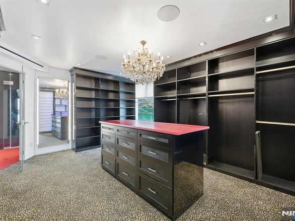 31A Casta Lane, Edgewater NJ 07020